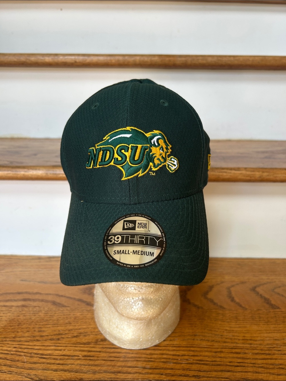 New Era NDSU Bison 39THIRTY Cap - Dark Green and Gold NWT 2018/2019